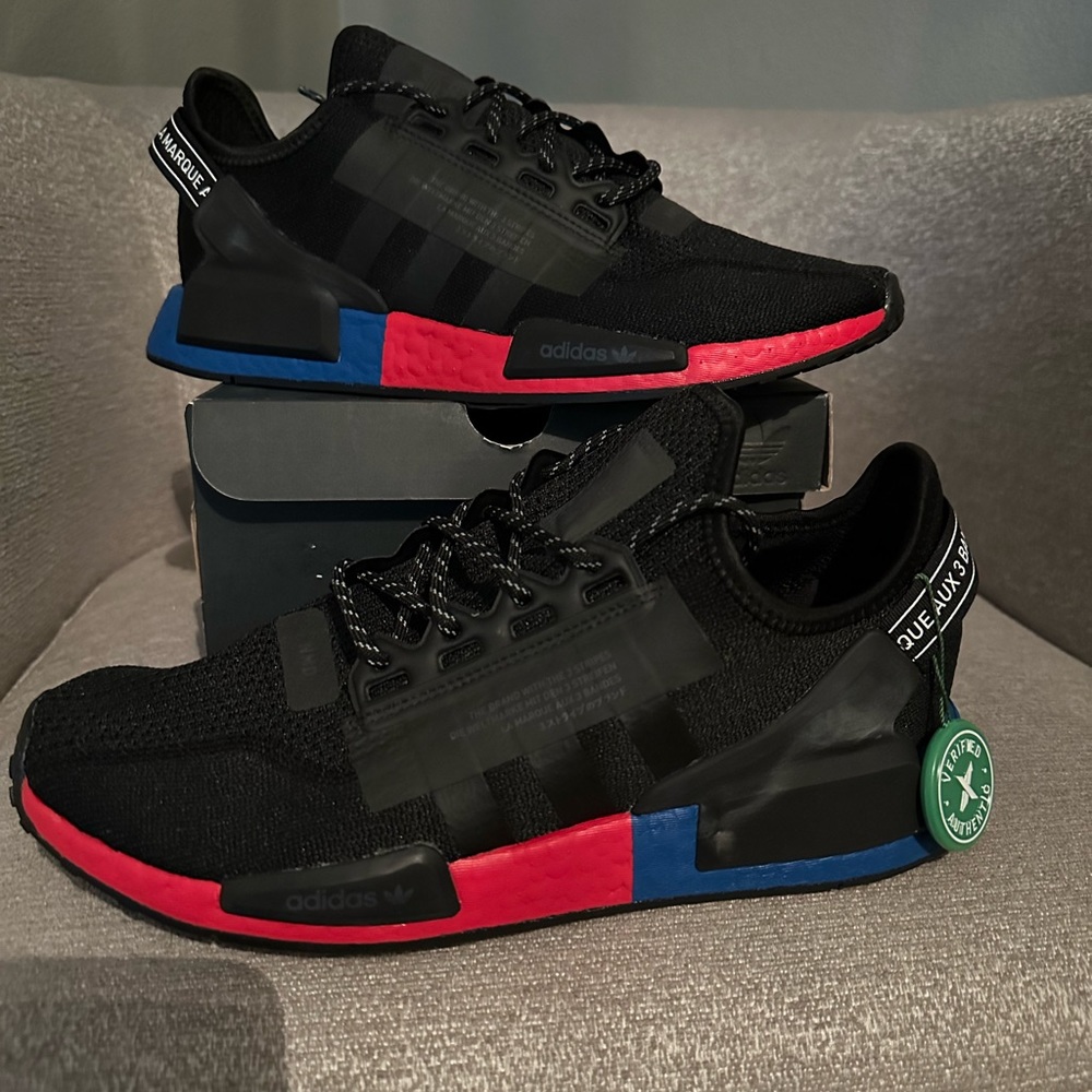 Men’s size 10 adidas NMD_R1.V2